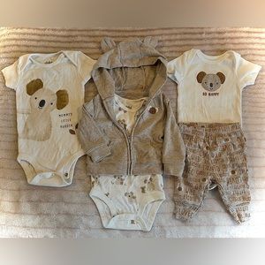 LOT Newborn & 0-3 month Carter’s baby clothes - 3 onesies 1 zip up hoodi…